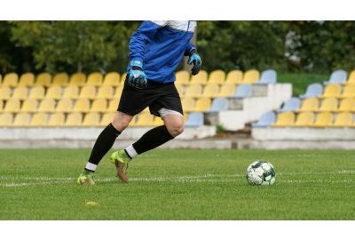 Ejercicios de juego de pies para porteros: la clave para dominar el campo de fútbol